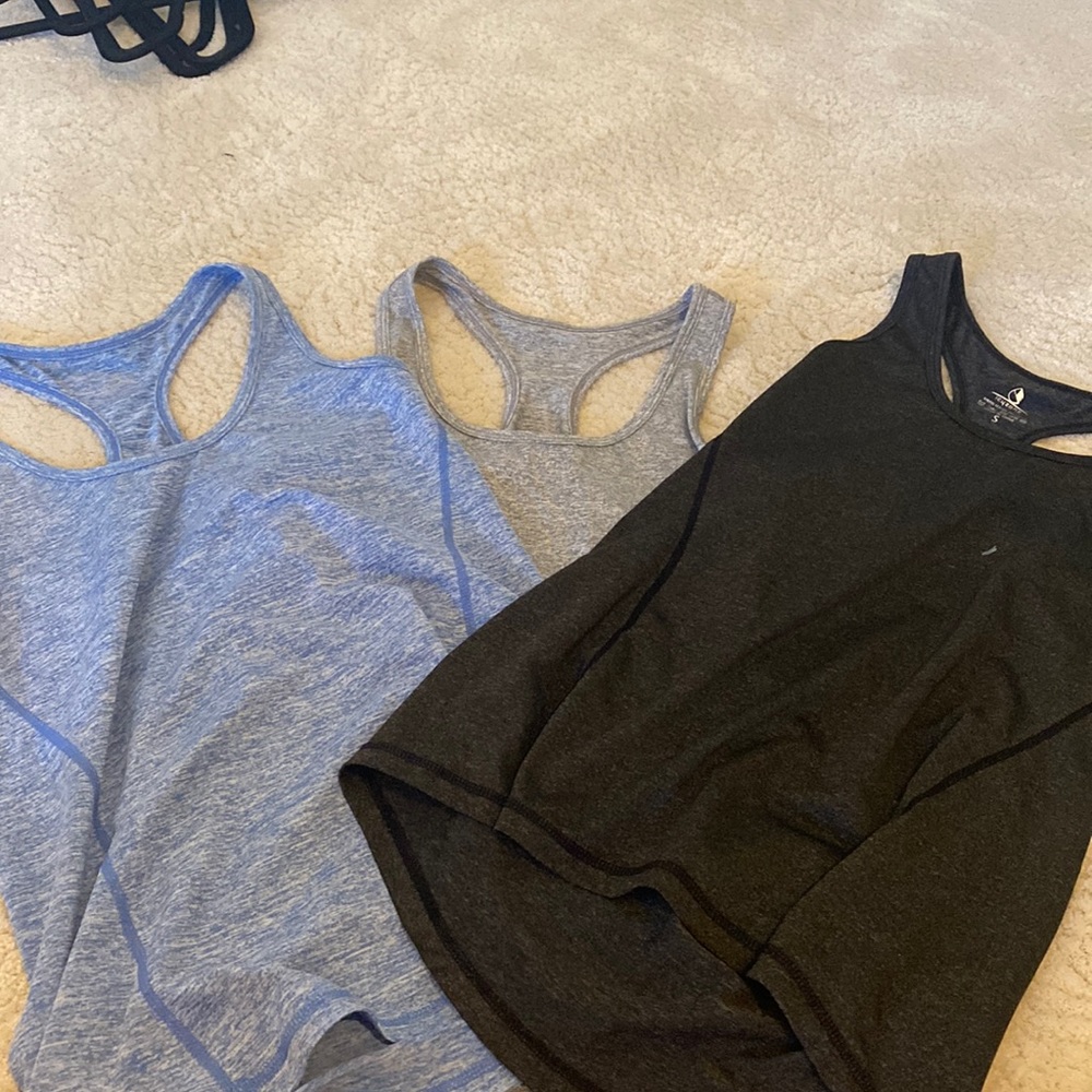 Set of 3 tank tops